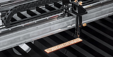 Станок лазерной резки с числовым программным управлением, оснащенный защитным кожухом с экраном из оргстекла  – портал поставщиков НСППО - 4